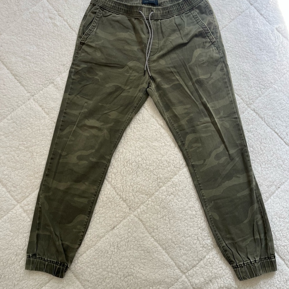Aeropostale Men's Camouflage Jogger Pants